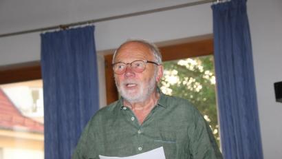 Bild: ads
Als Verfechter der Oberpfälzer Mundart und als deren absoluter Kenner zeigte sich Dieter Radl aus Sulzbach, der beim Mundartabend geballt eine Menge Interessantes über unseren Dialekt den aufmerksamen Gästen des Abends vermittelte und dabei auch noch für beste Unterhaltung sorgte.