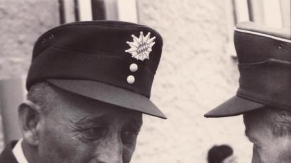 Bild: Album: Welzel
Hans Welzel, ehemaliger Leiter der Grenzpolizei Waidhaus, bewahrt die Ruhe in der Krise.