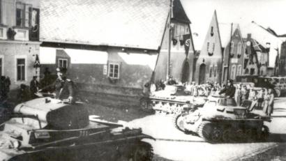 Bild: fjo
Der Einmarsch in der Stadt Pfraumberg erfolgte mit einem großen Militäraufgebot. Heimatkundler Karl-Heinz Zintl hat davon mehrere Fotos in seinem Archiv.