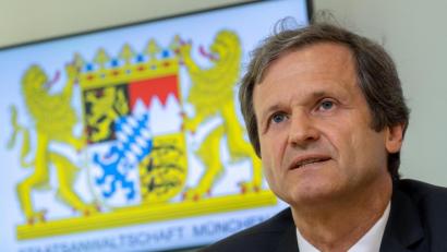 Bild: Peter Kneffel
Ken Heidenreich, Staatsanwaltschaft München 1 nimmt an einer Pressekonferenz im Fall von zwei vermissten Frauen teil.