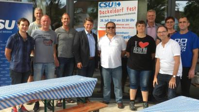 Bild: Kunz
Das erste Dackeldorffest der CSU Lerchenfeld unter dem Dach des neuen Pfarrheims Herz Jesu ist ein voller Erfolg.