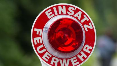 Bild: Armin Weigel/dpa
Wieder Feuer in Neunkirchen bei Weiden: Die Kriminalpolizei ermittelt, ob es sich dabei um Brandstiftung handelt und ob der Vorfall mit der mutmaßlichen Brandstiftung Anfang Juli zusammenhängt.