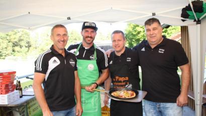 Bild: frd
Die Pizzabäcker der SpVgg Teunz hatten beim italienischen Abend alle Hände voll zu tun.