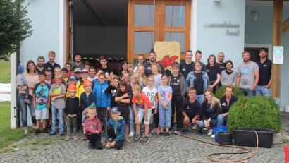 Bild: Simon Schmidkonz/exb
Viele Kinder kamen zum Ferienprogramm der Feuerwehr Rosall.
