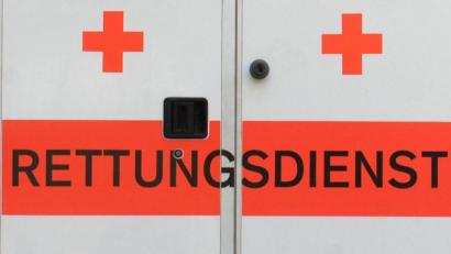 Bild: Oliver Weiken dpa
Der Rettungsdienst brachte den 19-Jährigen zur Behandlung in eine Nürnberger Klinik.