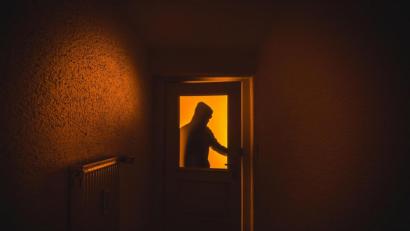 Symbolbild: Nicolas Armer/dpa
Ein Unbekannter hat offenbar versucht, am Feiertag in ein Haus in Hahnbach einzubrechen (Symbolbild). Gelungen ist ihm das nicht.