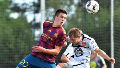 Bild: G. Büttner
Wenn Timo Bachmeier (links) und seine Mitstreiter gegen den FC Tegernheim genauso beherzt zur Sache gehen wie zuletzt gegen den ASV Neumarkt (Bild) und beim TSV Seebach, dann könnte etwas Zählbares herausspringen.
