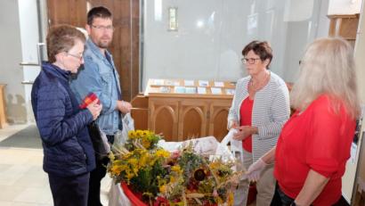 Bild: do
135 Kräuterbuschen wurden in Eschenbach zu Mariä Himmelfahrt verkauft.