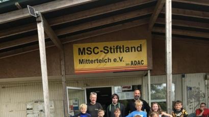 Bild: exb
Ihre ersten Erfahrungen auf Motocross-Maschinen machten zwölf Kinder auf Einladung des MSC Stiftland.