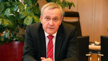 Bild: Gerhard Götz
Er hat Pläne für sein Leben als Altbürgermeister: Kurt Seggewiß möchte den Vorsitz beim Weidener Schwimmverein übernehmen.