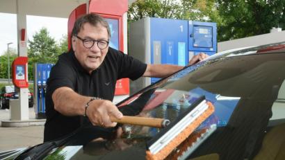 Bild: Gabi Schönberger
Elf Stunden lang Autoscheiben putzen. Puh! „Das war die Regel“, erinnert sich Ferienjobber Volker Klitzing.