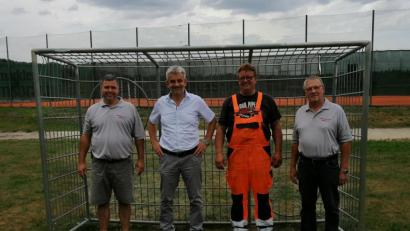 Bild: exb
Nach getaner Arbeit (von links) Siedlervize Frank Zink, Bürgermeister Roger Hoffmann, Bauhofmitarbeiter Manfred Schwab und Siedlervorsitzender Wilhelm Kerstner.