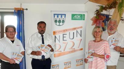 Bild: fvo
Stefan Hammerl (Gesundheitszentrum), Bürgermeister Josef Beimler, NEUN2727-Koordinatorin Doris Völkl und Nikolaus Globisch (von links) stellen das Programm vor.