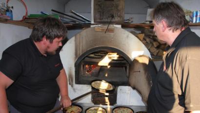 Bild: kro
Die Pizzabäcker haben alle Hände voll zu tun.