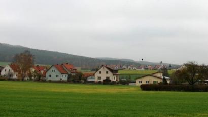 Archivbild: sche
In Etsdorf (Archivbild) soll ein neues Baugebiet entstehen.