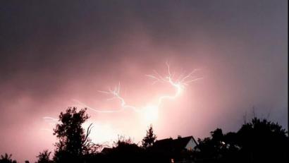Bild: Bettina Krapfl
Blitz und Donner: Am Sonntagabend wütete ein Unwetter in Teilen der Oberpfalz.