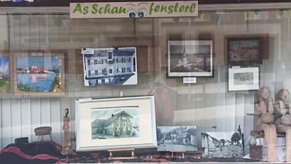 Bild: ü
Das aktuelle "Schaufensterl" am Marktplatz zeigt teils alte Ansichten aus Kirchenthumbach und Umgebung.