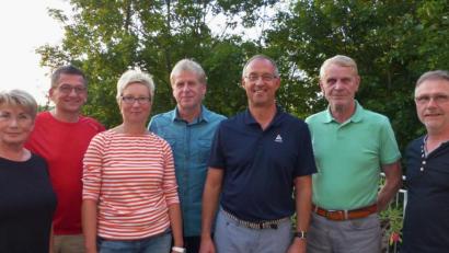 Bild: ads
Der Vorstand der Bürgerinitiative Elwusch wird einstimmig bestätigt (von links): Frieda Ablassmeier, Peter Stingl, Doris Schneider, Norbert Pusch, Vorsitzender Georg Dobmeier, Manfred Grützner und Josef Hausner.