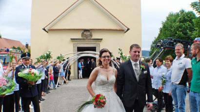 Bild: enz
Daniela Fleischer und Florian Dietl gaben sich in der Kirche St. Sebastian auf der Kleinen Kappl das Ja-Wort