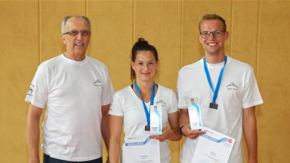 Bild: njn
(von links) TSV-Spartenleiter Bernd Rose mit Iris Purucker und Tobias Hör.
