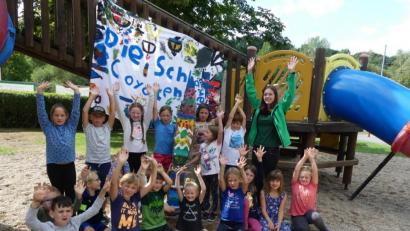 Bild: rn
Mit einem letzten "Hurra" verabschieden sich die "Schlauen Coyoten" mit ihrer "Squaw" Sarah Gottsche.