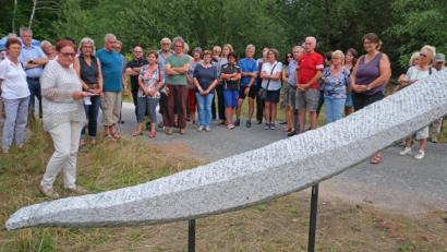 Bild: nm
"Freiheit", so der Titel einer Granitstele, die durch die Luft zu schweben scheint. Es war eines der imponierenden Werke, die Kunstschule-Studenten während der 14-tägigen Exkursion entstehen ließen.