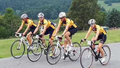 Bild: lhc
Zahlreiche Berge des Bayrischen Waldes meisterten die Rennradler des RSC Neukirchen beim Arber-Radmarathon.