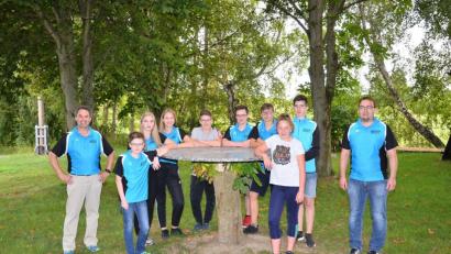 Bild: fjo
Mit Trainer Roland Helm (links) freut sich Florian Frischmann (rechts) als Vertreter des Bezirks über den neuen Schützen-Stützpunkt - quasi vor der Haustür - und die daraus resultierenden Erfolge des Nachwuchs.