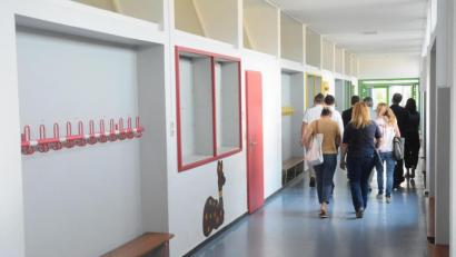 Bild: Gabi Schönberger
Fördervereinsmitglieder, Elternbeiräte und CSU-Vertreter beim Gang durch die Rehbühlschule. Der Ortstermin von Anfang August schlägt jetzt hohe Wellen.
