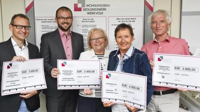 Bild: Petra Hartl
Insgesamt 15 000 Euro spendete die Werkvolk-Genossenschaft für wohltätige Zwecke. Von links: Wolfgang Erb, Sebastian Schuster, Marianne Gutwein, Dagmar Kierner und Bernhard Saurenbach.
