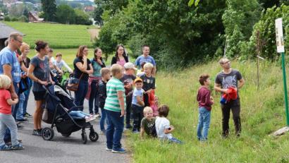 Bild: ü
Die Veranstaltung des Imkervereins im Ferienprogramm beinhaltet auch eine Wanderung entlang des Bienenlehrpfades.