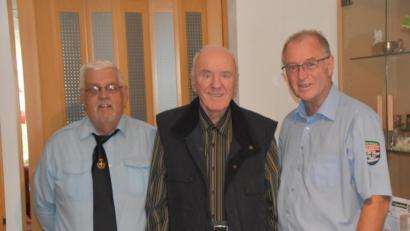 Bild: hcz
Alfons Landgraf (1883 Rothenstadt), Jubilar Willi Sambale, und Peter Ertl (7er-Kameradschaft). (von links)