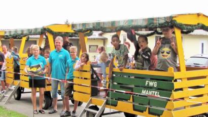 Bild: sei
40 Ferienkinder haben Spaß bei Fahrten mt dem FWG Zug und beim spannenden Entenrennen.