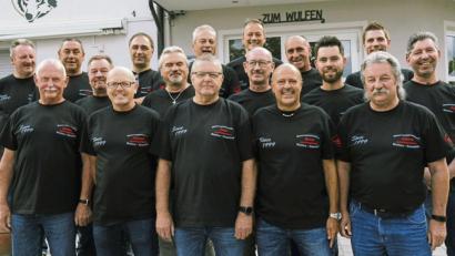 Bild: gf
Das ist der Motorrad-Stammtisch Kauerhof: Vorne die immer noch aktiven Biker der ersten Stunde (von links): Günter Bauer (Ehrenmitglied), Jürgen und Peter Allgeier, Bernhard Haasmann (Gründungsorganisator) und Klaus Kleiner (Kassenwart).