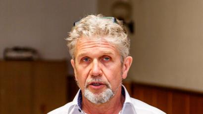 Bild: Hösamer
Rudi Sommer (63) aus Bruck tritt am 15. März 2020 für Bündnis 90/Die Grünen als Kandidat für das Amt des Landrats an. Auf den Kreisrat entfielen bei der Nominierungsversammlung alle gültigen Stimmen.