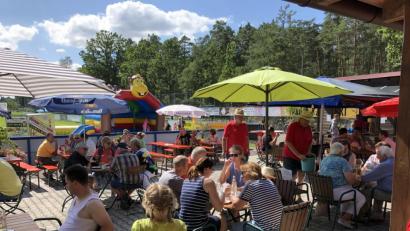 Bild: fsb
Gemütlicher Plausch beim Familienfest.