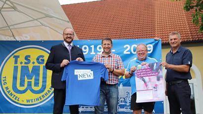Bild: jma
Landrat Andreas Meier, Bernd Stengl, TSG-Vorsitzender Werner Windisch und Josef Prösl (von links)
