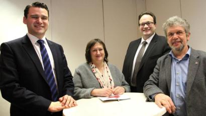 Archivbild: rid
Thomas Ebeling (CSU, von links), Marianne Schieder (SPD), Jürgen Neuber (FW) und Rudi Sommer (Bündnis90/Die Grünen) bewarben sich bei der Kommunalwahl 2014 um die Nachfolge von Landrat Volker Liedtke (SPD), der nicht mehr angetreten war.