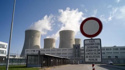 Bild: Michael Heitmann/dpa 
Das Atomkraftwerk im tschechischen Temelín. Radioaktivität kennt keine Staatsgrenzen.