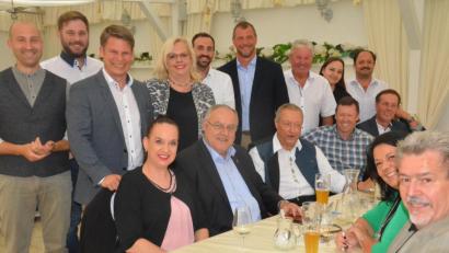 Bild: Kunz
Landkreis- und Stadt-CSA will künftig enger zusammenarbeiten. Benjamin Zeitler (Dritter von links) glaubt an Arbeitnehmerpotential in Betrieben und Verwaltung.