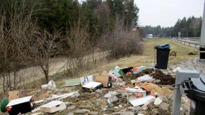 Bild: Autobahndirektion Nordbayern
Häufig finden Mitarbeiter der Autobahnmeisterei am Wochenanfang derart versaute Rastplätze vor.