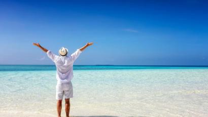 Bild: moofushi – stock.adobe.com
Längst ist erwiesen, dass die äußeren Umstände unseres Urlaubs nur zehn Prozent unseres Glücksgefühls ausmachen. Der Rest ist genetisch bedingt und hängt von unserer Einstellung ab.