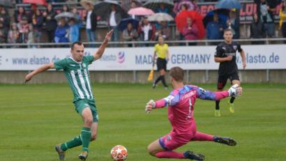 Bild: ref
Timo Kohler (links) erzielt den zwischenzeitlichen Ausgleich für die DJK Gebenbach gegen den FC Ingolstadt.