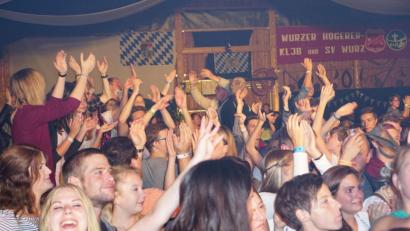 Archivbild: tok
Mit deutlich rockigeren Klängen kommt der Wurzer O`Schnitt in diesem Jahr daher. Die Fans können sich auf tolle Auftritte freuen.