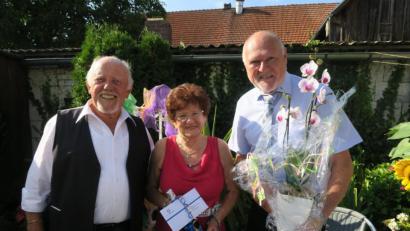 Bild: ua
Stellvertretender Bürgermeister Norbert Schmid gratulierte dem Jubelpaar Theresia und Dieter Michel zum 60. Hochzeitstag (von links).