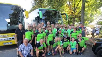 Bild: exb
Zur Erinnerung an die Radtour von Prag nach Dresden stellen sich die Pressather Radler zu einem Foto auf.