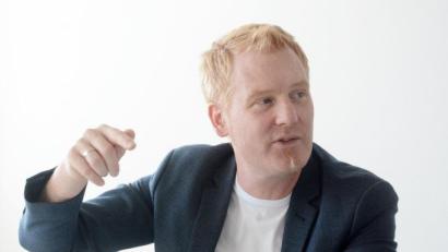 Bild: Gabi Schönberger
SPD-Fraktionsvorsitzender Roland Richter beim Interview. Seit 2008 führt er die SPD-Stadtratsfraktion. Der 47-jährige Studiendirektor unterrichtet am Augustinus.Gymnasium. Bild: Gabi Schönberger