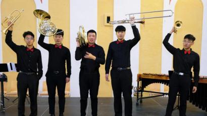 Bild: do
Junge Blasmusikanten aus China setzen zum Abschluss der Speinsharter Sommerkonzerte ein musikalisches Zeichen der Völkerverständigung.