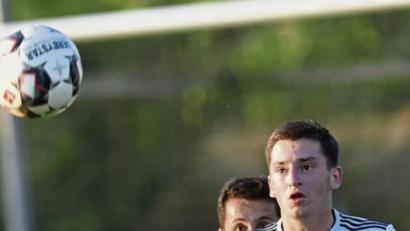 Bild: mku
Für die Sportvereinigung Grafenwöhr traf bei der 1:3-Niederlage gegen die SpVgg Lam nur Patryk Bytomski (vorne).