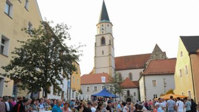 Bild: Freya Stöckl
Gemütliches Beisammensein vor traumhafter Stadtkulisse: Ein Konzept, das zusammenpasst.